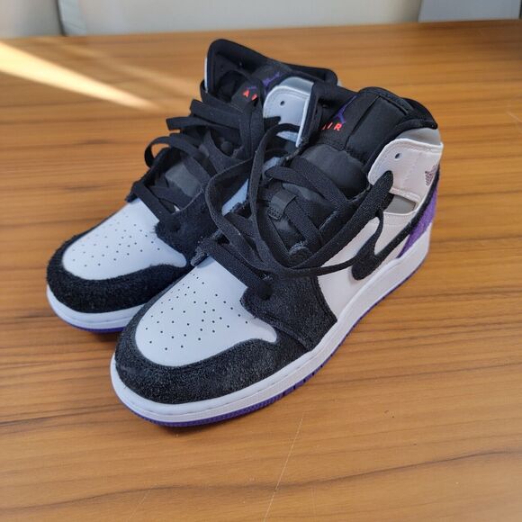 Jordan Other - Air Jordan 1 Mid SE GS 'Varsity Purple' Sz 6Y BQ6931-105